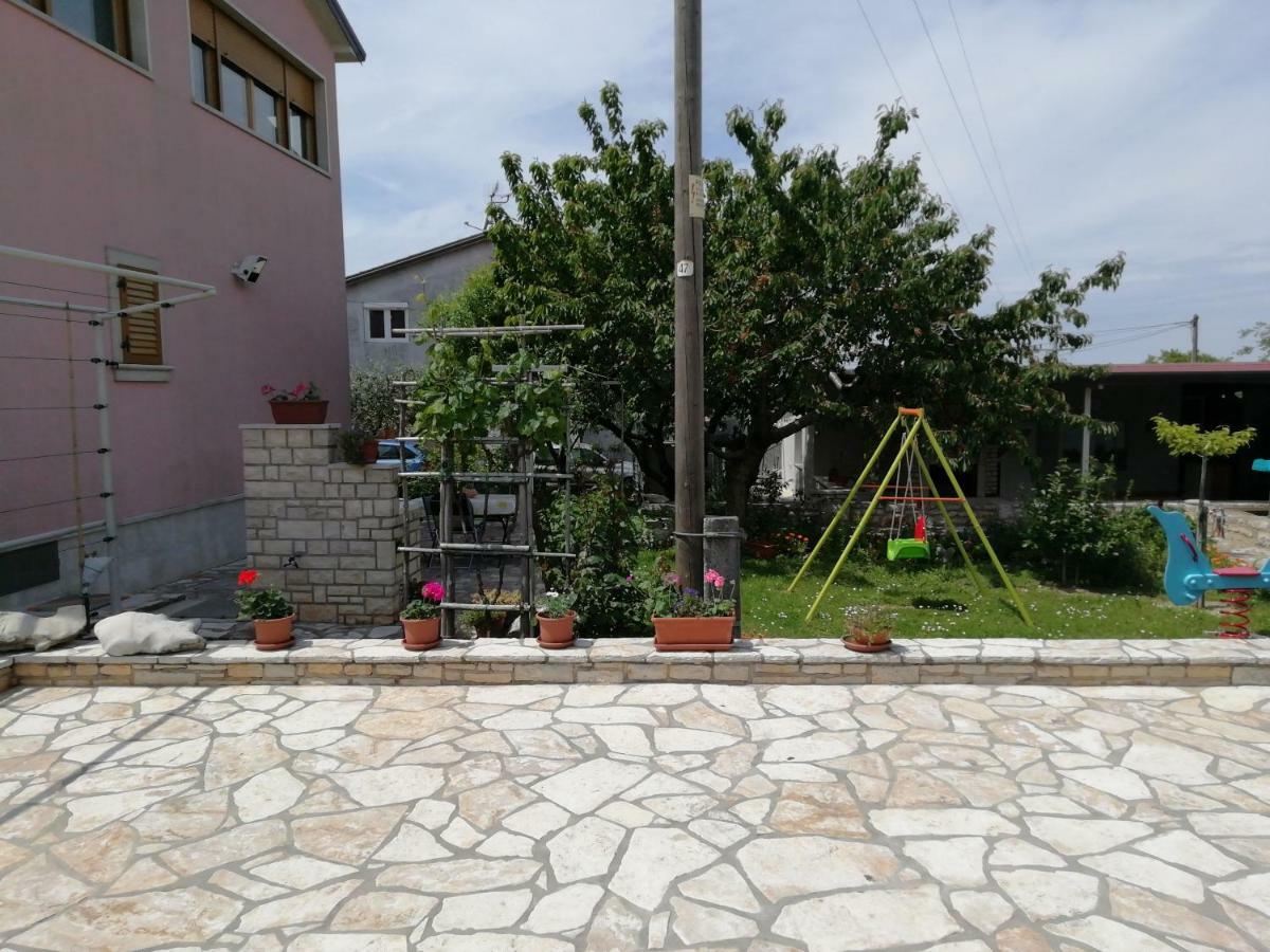 Apartmani Vesna Буйе Екстериор снимка
